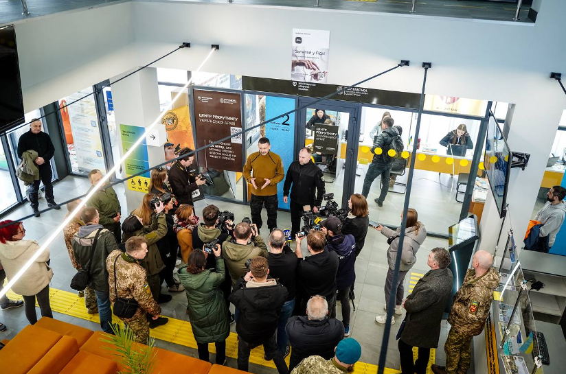 У Полтаві відкрили Центр рекрутингу української армії