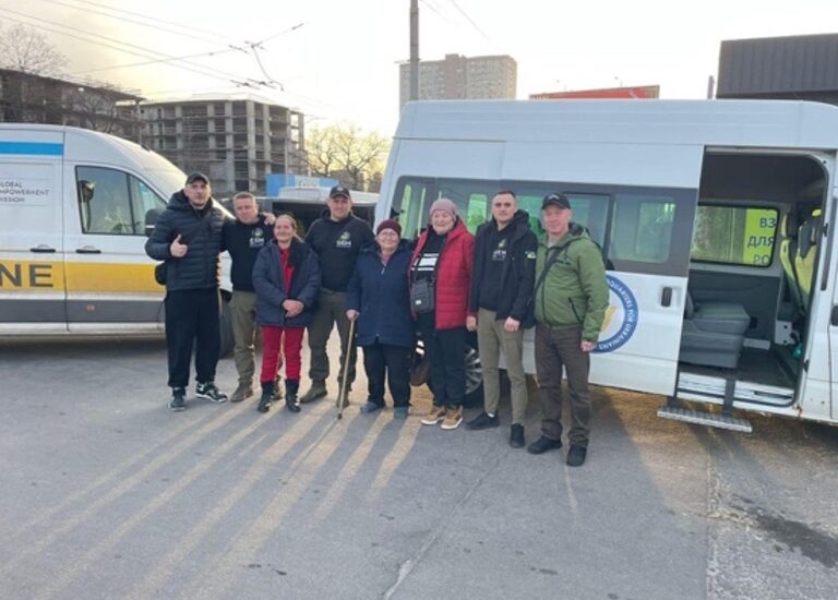 Мешканців однієї з громад Херсонщини волонтери евакуювали до Німеччини