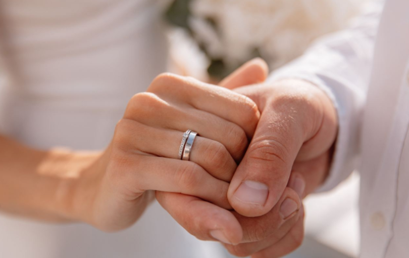 Українці відтепер можуть одружуватися по відеозвʼязку в «Дії»