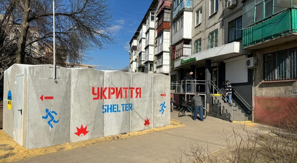 Ще біля 4 відділень ПриватБанку на Донеччині встановили наземні укриття