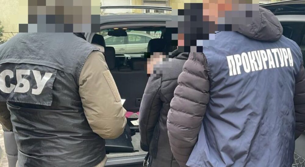 Тисяча доларів за відкриття стоматкабінету: на Львівщині на хабарі затримали держслужбовицю