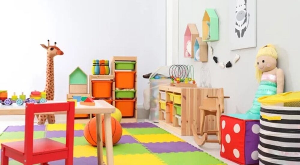 Окупанти не можуть налагодити роботу дитсадків на ТОТ