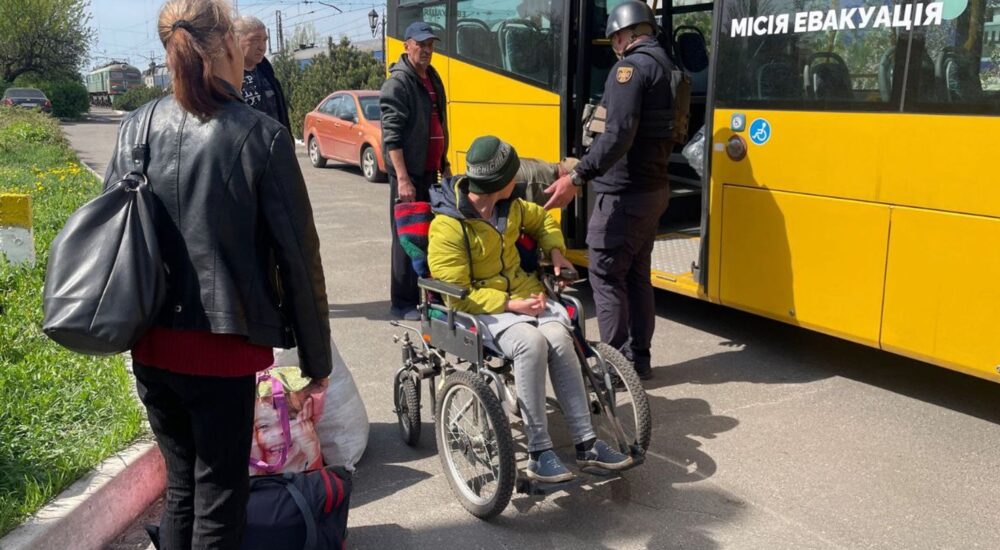 З Донеччини евакуювали ще 49 осіб, серед них – діти і люди з інвалідністю