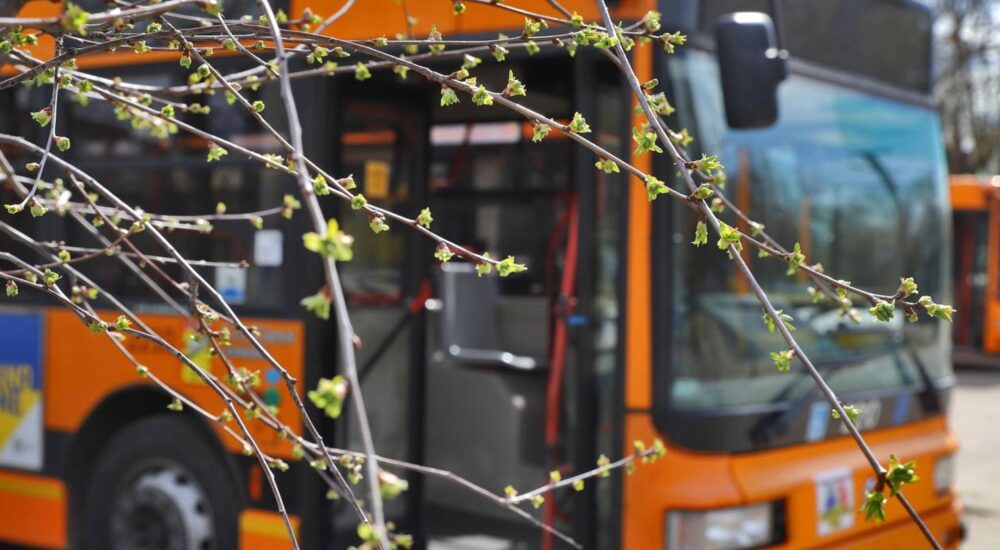 Дніпро отримав автобуси від Мілана, які розділять між регіонами України