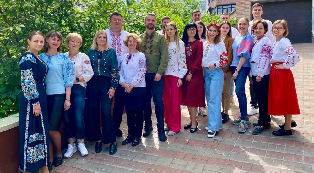 Сьогодні Національне інформаційне бюро – у вишиванці!