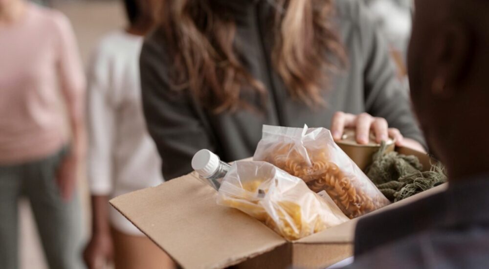 Де переселенці можуть отримати гуманітарну допомогу в Житомирській області