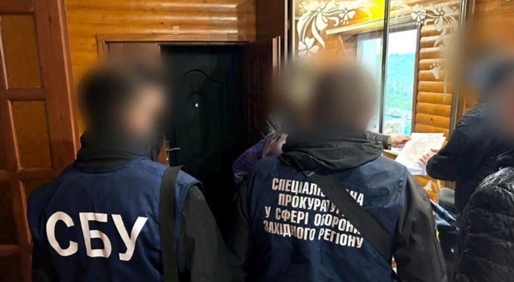 Вимагала хабар за діагноз: на Хмельниччині голові позаштатної ВЛК оголосили підозру