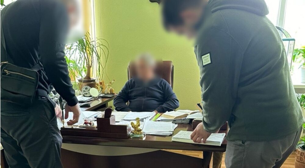 За 2,5 тисячі доларів обіцяв винести «правильне» рішення. Голову райсуду на Дніпропетровщині спіймали на хабарі