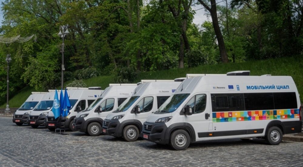 Доступні сервіси у віддалених населених пунктах: 6 громад отримали мобільні ЦНАПи