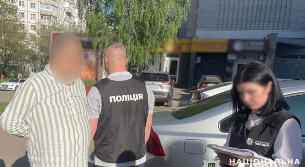 «Білий квиток» для військовозобов’язаного за 500 доларів: у Житомирі поліція викрила лікаря ВЛК