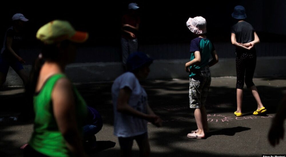 Влітку ворог планує відправити у пропагандистські табори 12 тисяч дітей із Луганщини