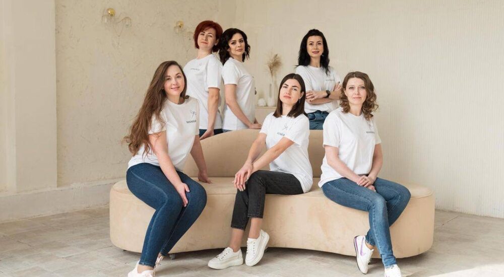 Як переселенка з Донеччини двічі виграла грант та створила власний бренд вишиванок