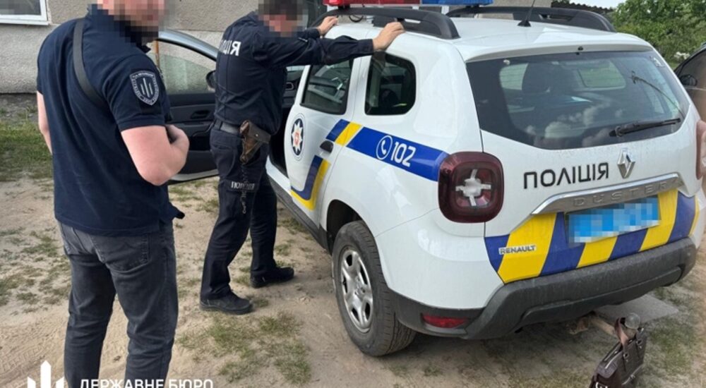 На Рівненщині викрили поліціянта, який за хабарі відкривав на військовозобов’язаних фейкові справи