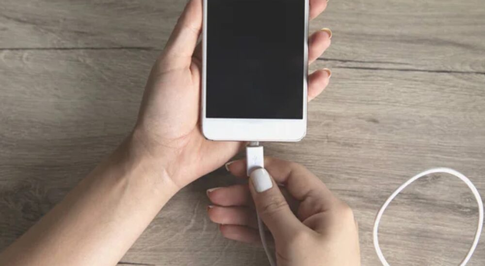 На Київщині переселенці з Луганщини можуть зарядити гаджети та скористатися інтернетом, коли немає світла