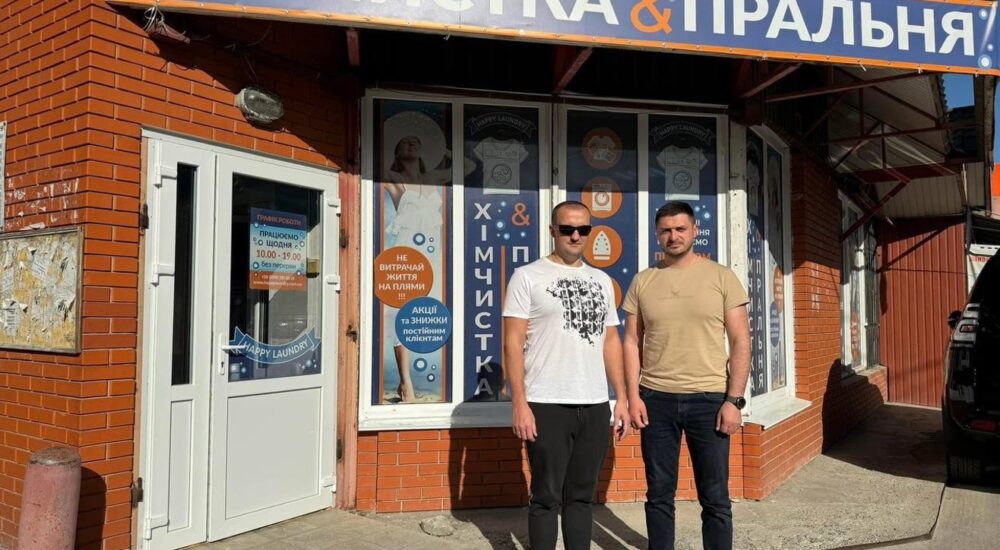 «Приклад незламних українців» – як переселенець із Донеччини відкрив пральню-хімчистку в Черкасах