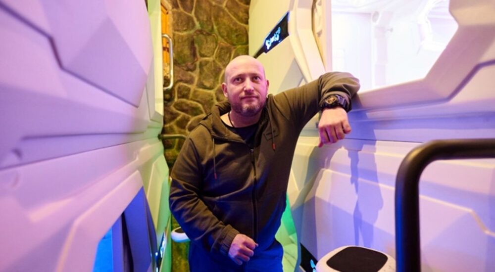 У Запоріжжі завдяки гранту ветеран відкрив капсульний готель