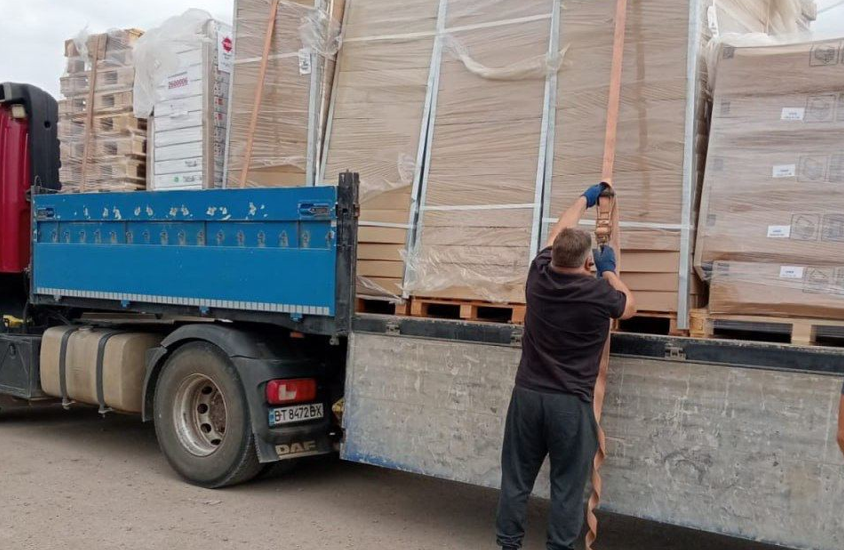 Одна із громад на Херсонщині отримала два десятки модульних будиночків