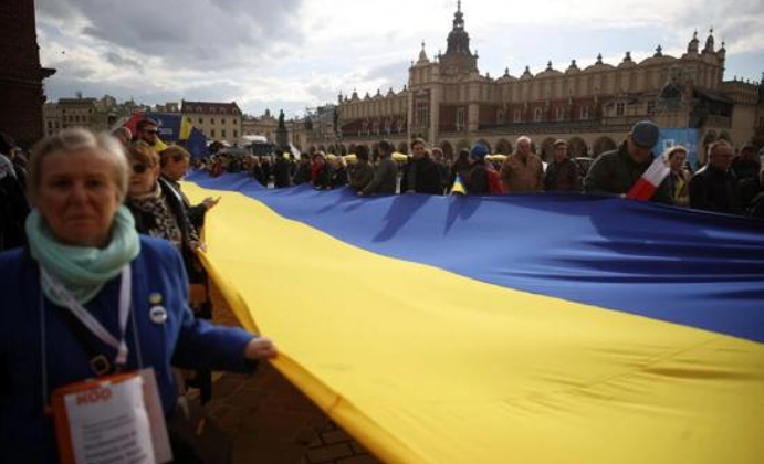 Тимчасовим захистом у ЄС користуються близько 4,3 мільйона українців — Євростат