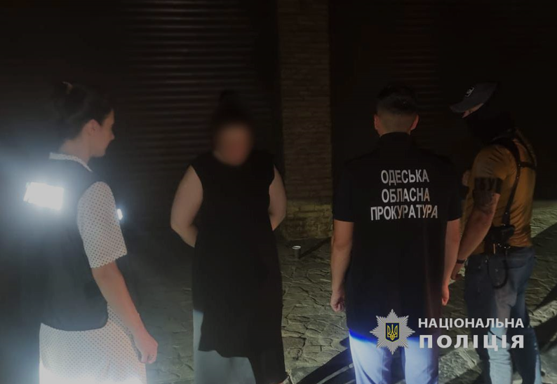 10 тис. доларів за зменшення штрафу: в Одесі на хабарі викрили посадовицю держпідприємства