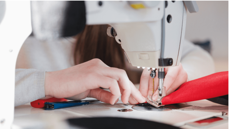 На Закарпатті втілюватимуть пілотний проєкт щодо короткострокового навчання чи перекваліфікації швачок