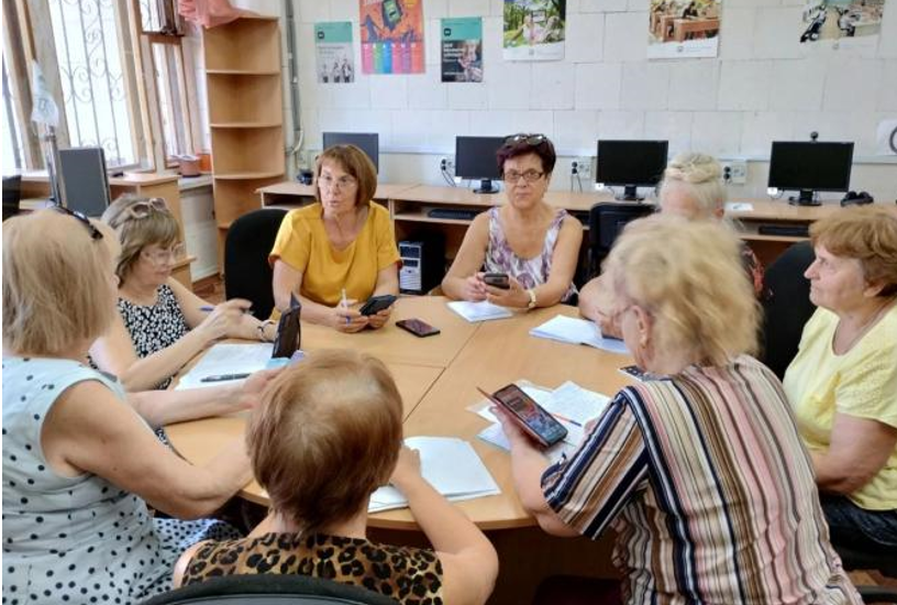 У Полтавській обласній бібліотеці проводять тренінги з мобільної грамотності