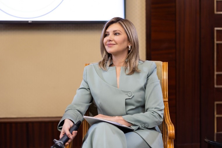 Перша леді обговорила з подружжями послів гуманітарні завдання для України