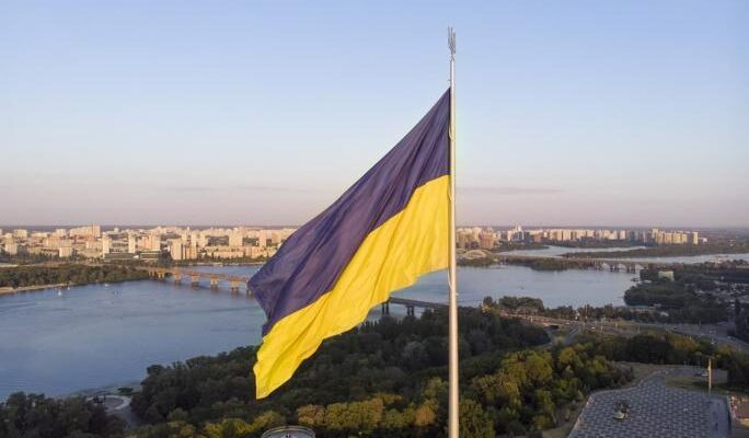 Абсолютна більшість громадян хочуть будувати своє майбутнє в Україні