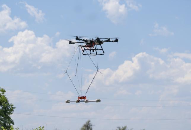 Тестування дронів та інноваційних технологій демонструють перспективність їхнього застосування у гумрозмінуванні України