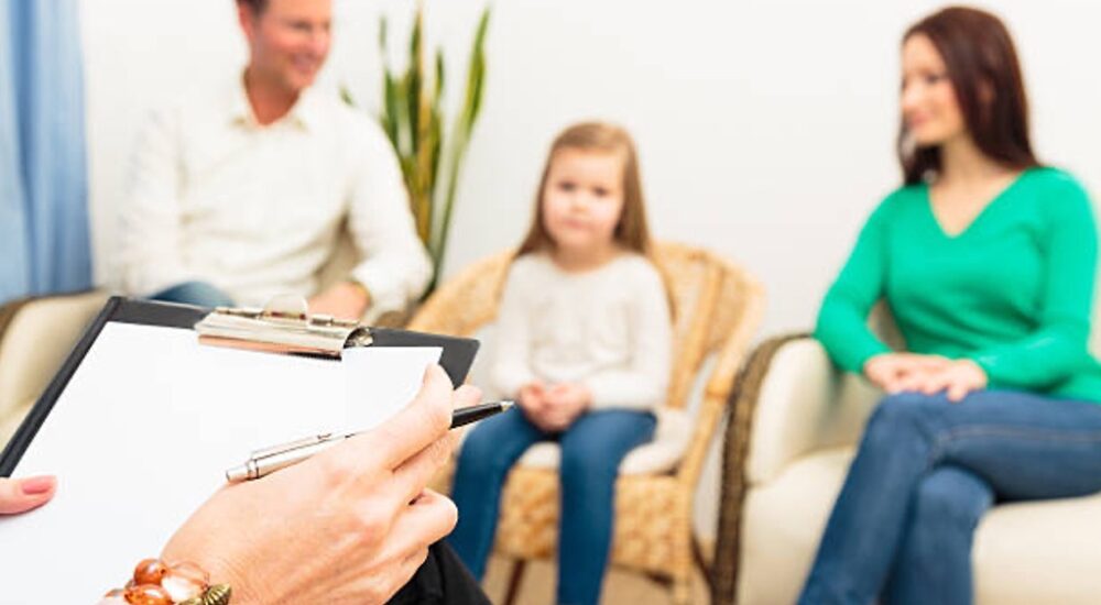 На ТОТ ворог проводить «бесіди» з батьками, які відмовилися відпускати дітей на «відпочинок» до таборів