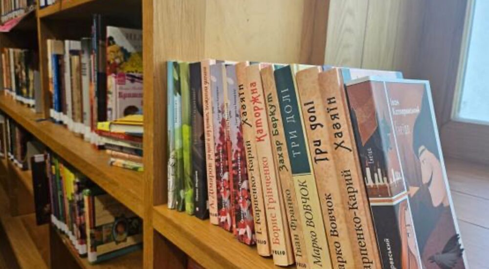 У бібліотеці португальського міста Порту з’явилась «Українська книжкова поличка»