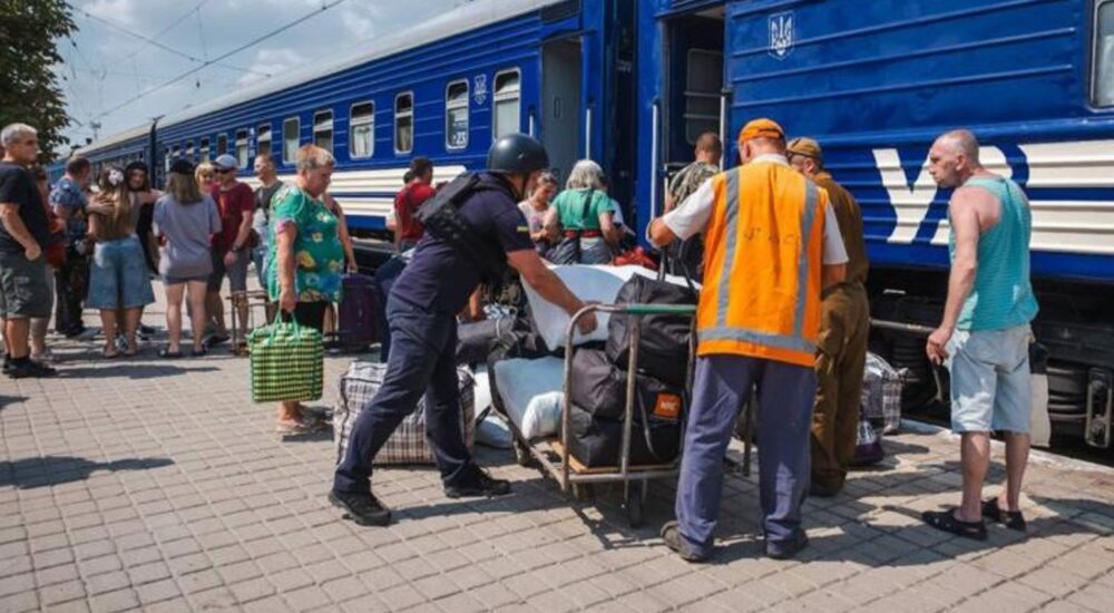 У кінці вересня евакуаційні поїзди з Донеччини курсуватимуть до Чернівецької області: графік