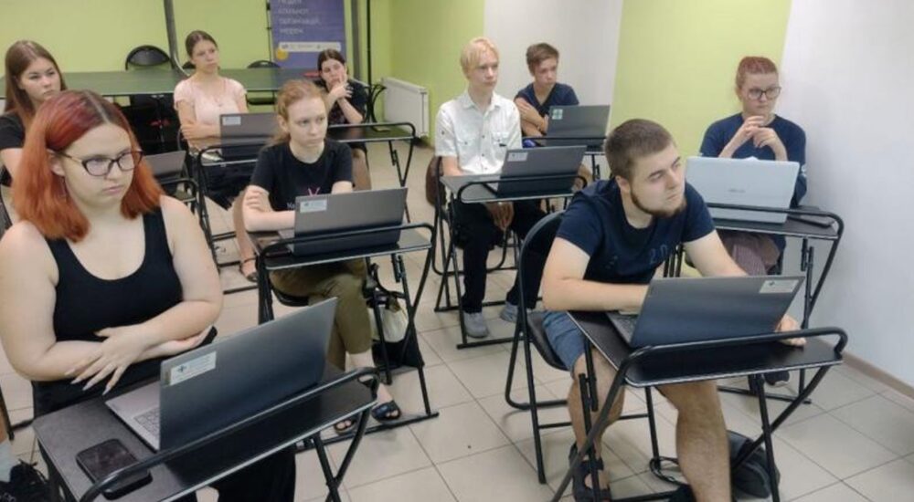 У Запоріжжі школярам із вразливих категорій допомагають підготуватися до НМТ 2025