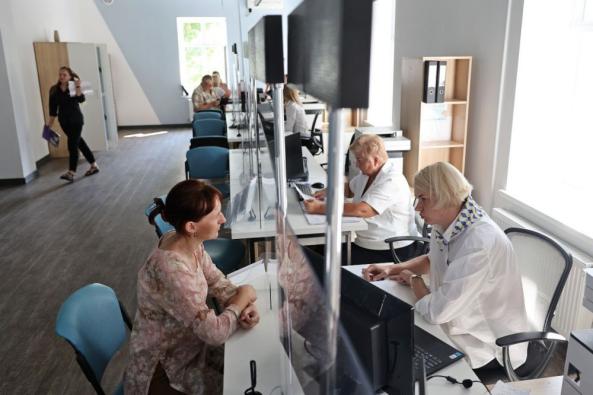 На Львівщині у трьох ЦНАПах можна оформити статус безробітного чи знайти роботу