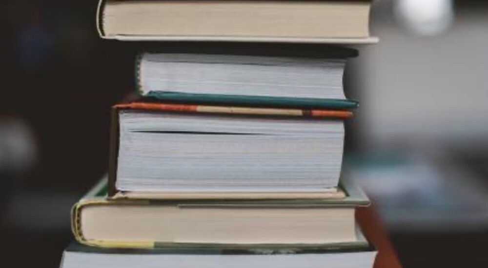 На ТОТ окупанти роздають пропагандистську літературу в примусовому порядку