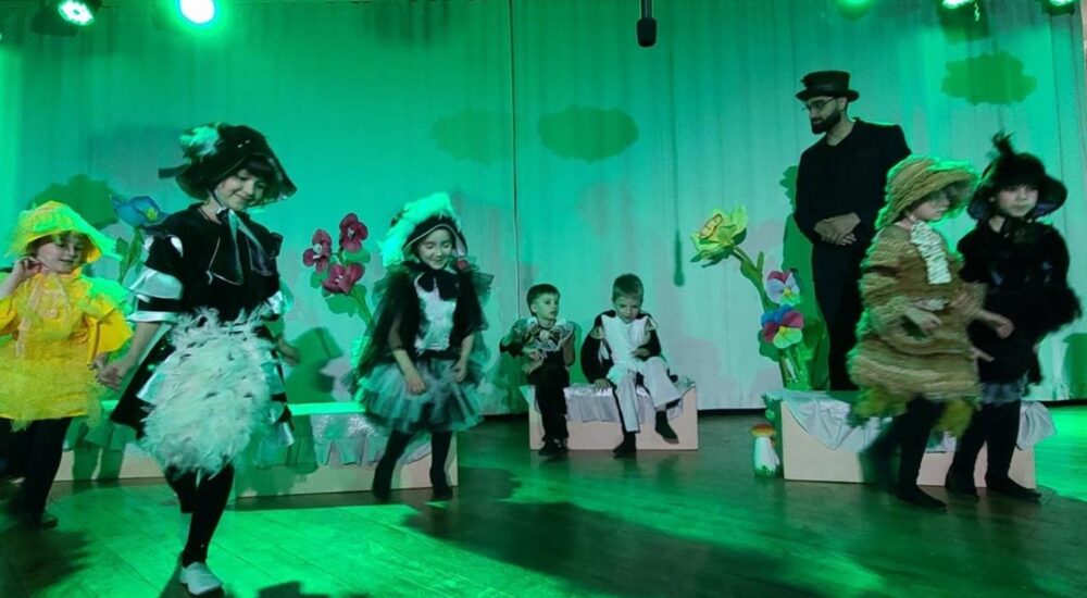 У Вінниці завдяки грантовим коштам дитяча театральна студія придбала нову апаратуру і декорації