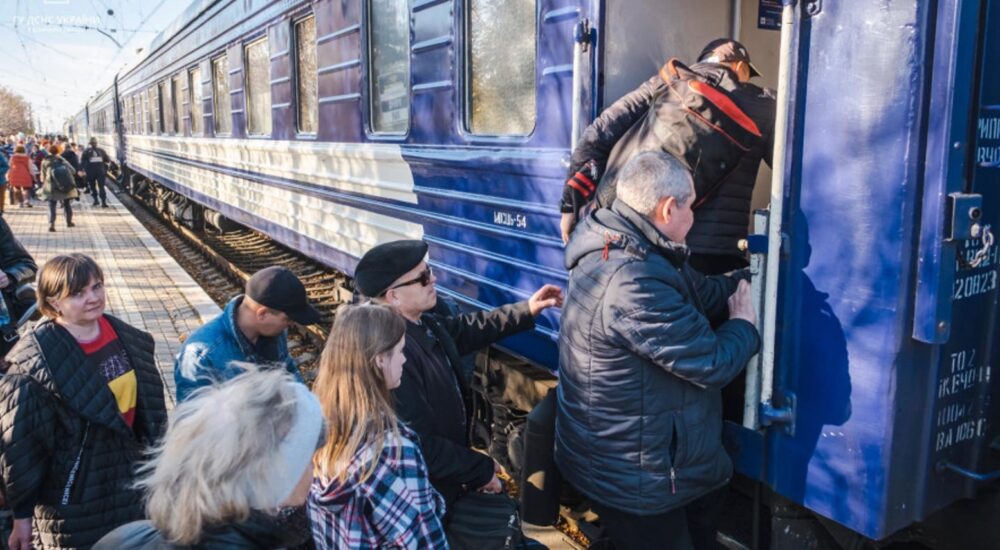 Триває евакуація мешканців Донецької області: їх приймає Дніпропетровщина та Львівщина
