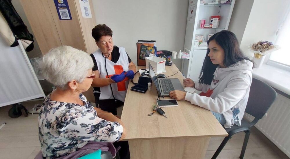 На Івано-Франківщині мобільні медичні бригади продовжують надавати допомогу місцевому населенню