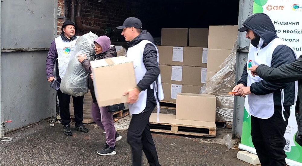 Жителі Дергачівської громади напередодні зими отримали спеціальні непродовольчі набори