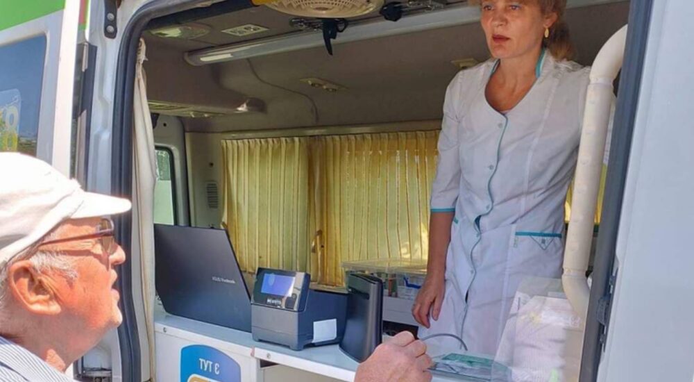 Ліки біля дому. У віддалених селах Херсонщини продовжують працювати мобільні аптеки