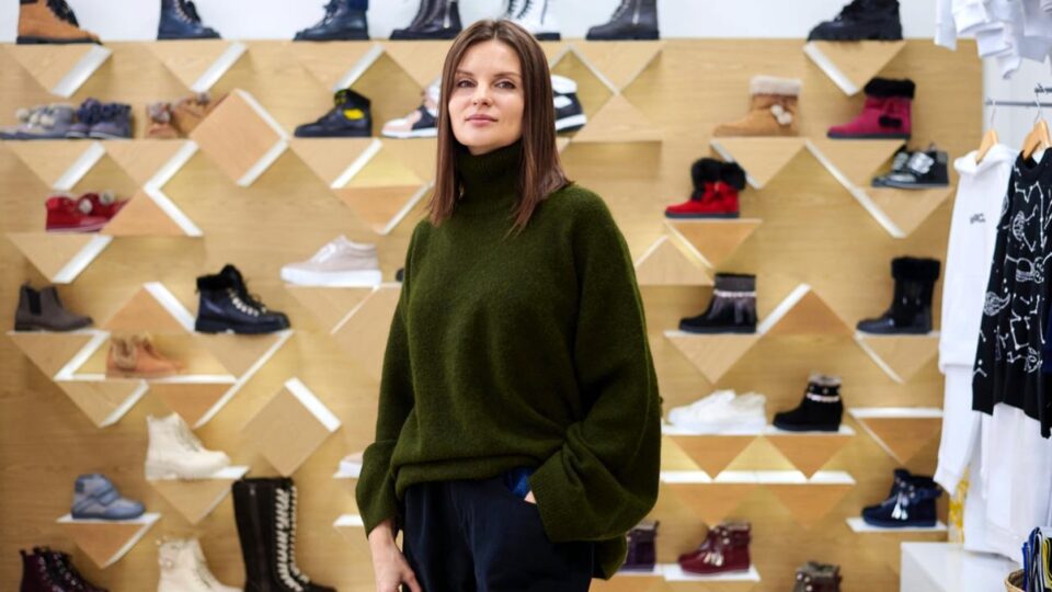 Завдяки урядовому гранту підприємиця відновила і розширила виробництво одягу для дітей та їхніх батьків