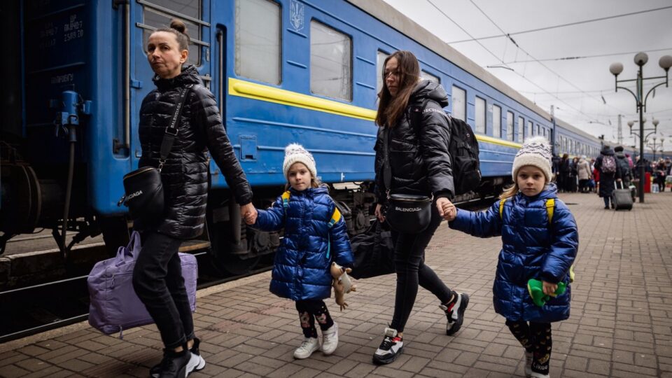 Евакуація мешканців Донецької області триває: їх прийматиме Івано-Франківщина