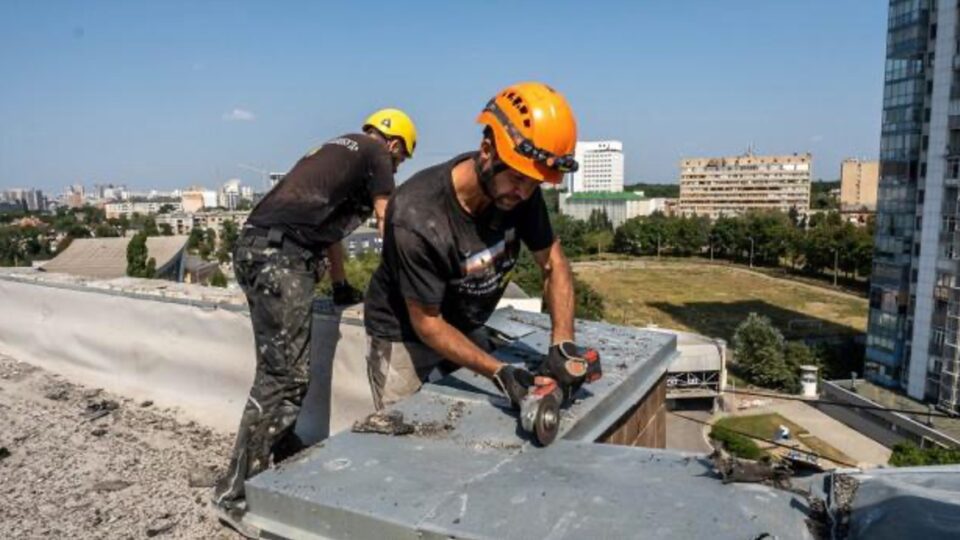 «Армія відновлення»: з початку дії програми вже видано понад 200 тис. направлень на суспільно корисні роботи