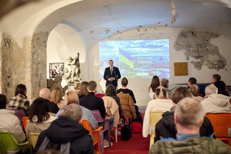У межах робочого візиту до Чехії Олексій Чернишов зустрівся з українською громадою