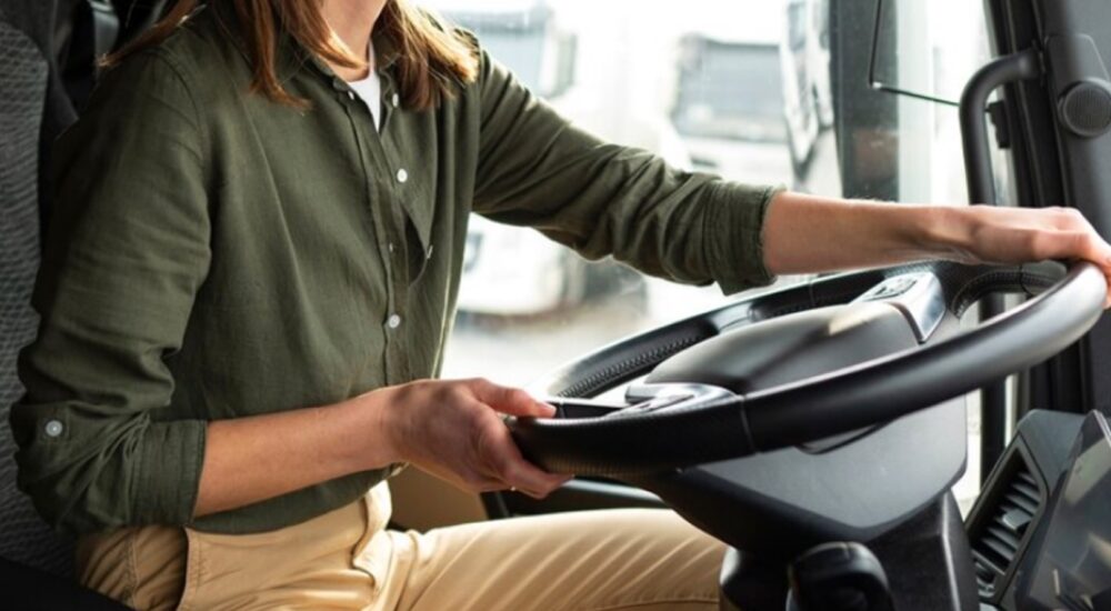 В Україні розширили географію проєкту з підготовки водійок автобусів