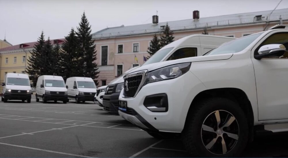 Німеччина передала майже 100 автівок українській поліції та Нацгвардії