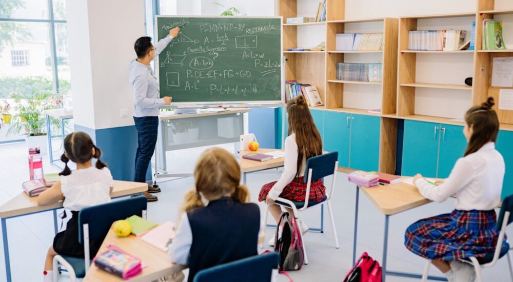 «Вчительська доплата»: що зміниться для працівників освіти у 2025 році