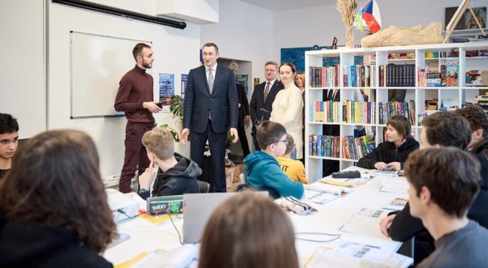 У Празі Олексій Чернишов відвідав українські центри «Нусле» і «Світло»