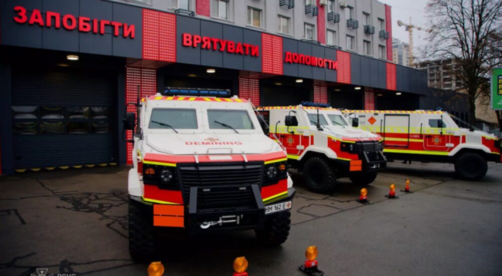 Українські рятувальники отримали від Словенії три піротехнічні машини для гуманітарного розмінування