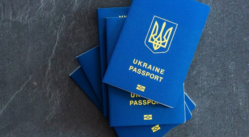 Державна міграційна служба нагадує умови видачі документів чоловікам за кордоном