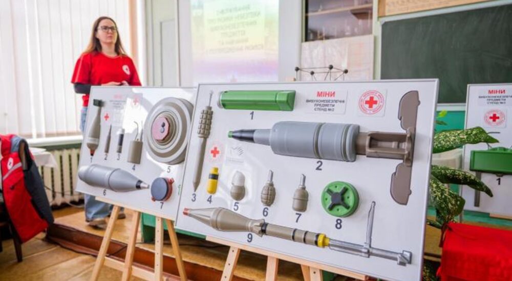 Торік понад 5,5 тисяч українців пройшли навчання з правил протимінної безпеки від МКЧХ